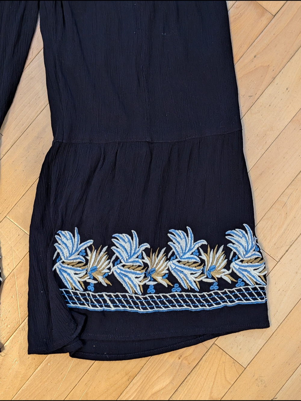 Embroidered Capris - Picture 3 of 6